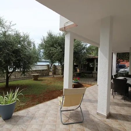 Luca Ap4, In Front Of The