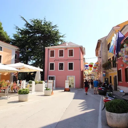 Luca Ap4, In Front Of The