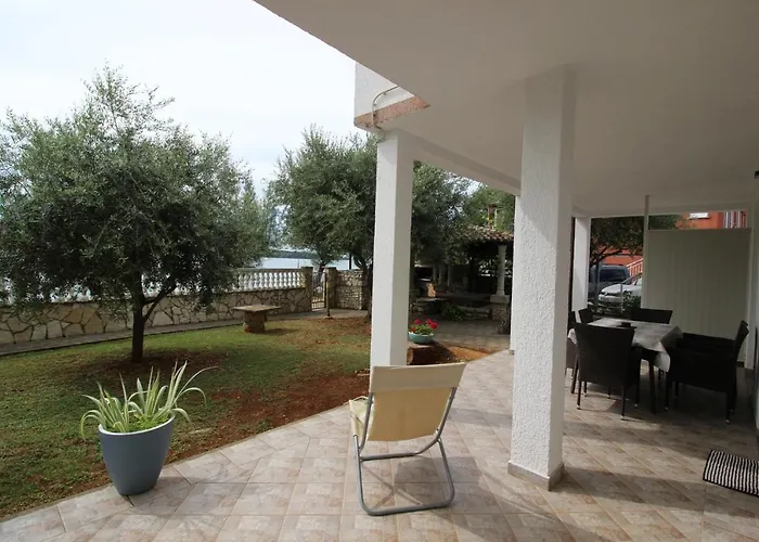 Luca Ap4, In Front Of The