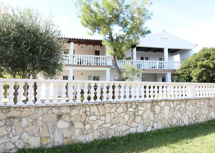 Luca Ap4, In Front Of The