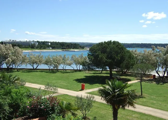 Luca Ap4, In Front Of The *